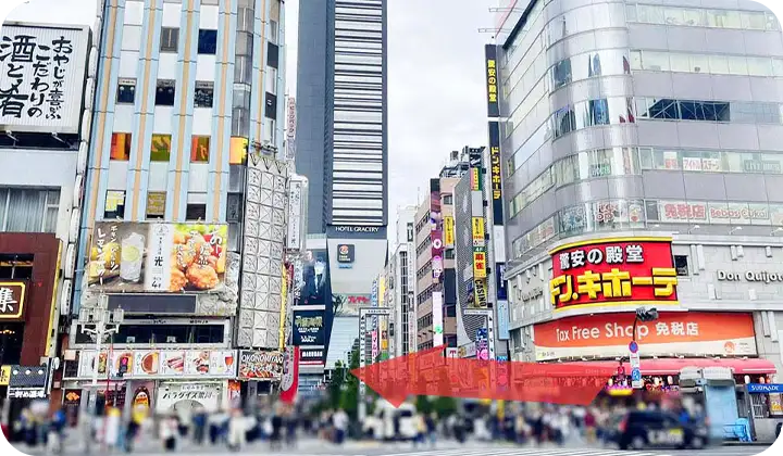 ドン・キホーテ新宿歌舞伎町店の交差点の写真