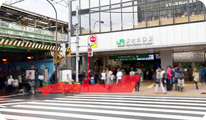 JR山手線新大久保駅の出口の写真