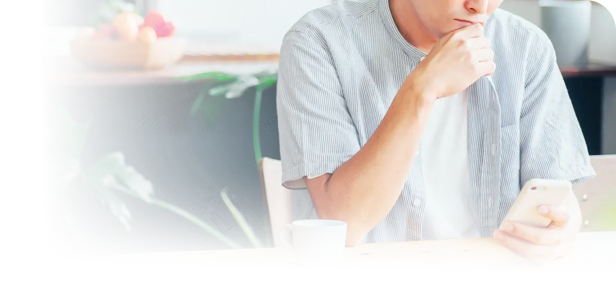 悩む男性のイメージ画像