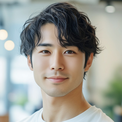 20-30代男性のゆるめのパーマの髪型の写真