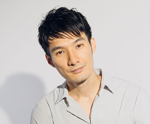 ショートヘアの男性の写真